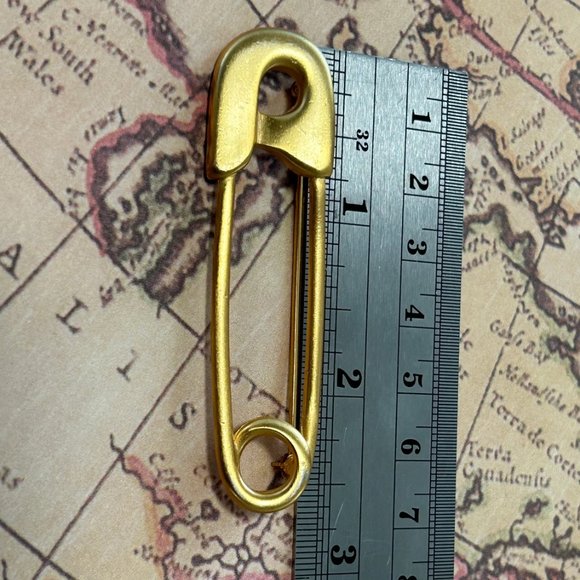 Designer Vintage Gold Tone Satin Finish Large Safety Pin Figural Brooch Pin - Picture 2 of 5